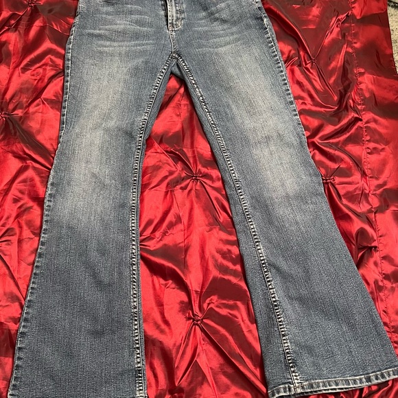 Best fit super stretch Guess bells in medium blue distressed denim, 31 - Picture 6 of 7